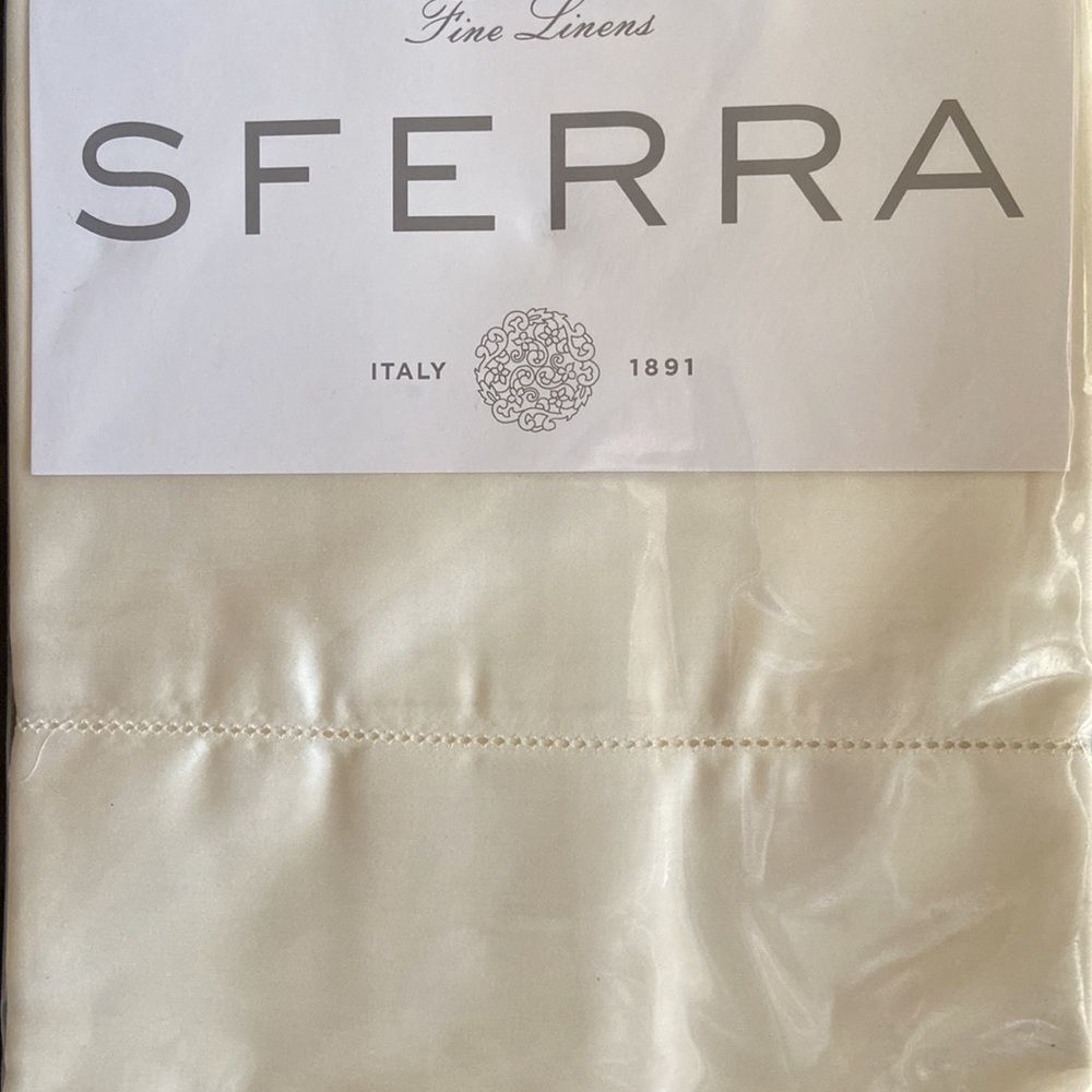 SFERRA Neveno Standard Pillowcase, Pair - Made in Italy. Color: Ivory - Picture 3 of 4